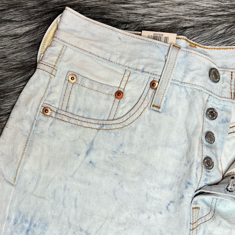 Levis High Rise Shorts - Picture 4 of 4